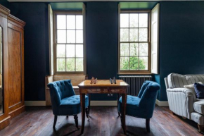 Hillside House - beautiful 16th century house with Wifi, Parking, games room, Netflix